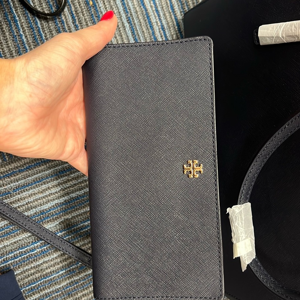 New Tory Burch Emerson slim wristlet wallet navy blue